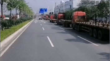 海运价格连跌23周，大量空箱堆积港口！集装箱物流司机提前回老家过年