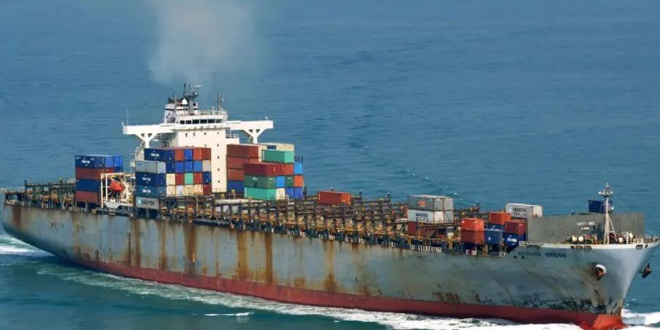 0976cab6caed2637f7456676da19a9436572eaa2d016e 老式集装箱船仍在坚持服役