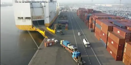 8661e87116f124b1ad9b9379fe1a25a166e01f428f1aa 汽车滚装船与集装箱海运运输的差异有哪些